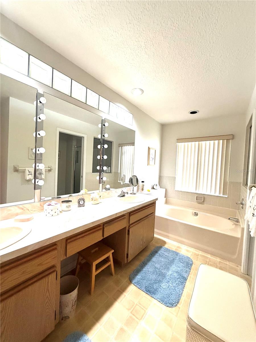 905 Wicketrun Dr Property Photo 10