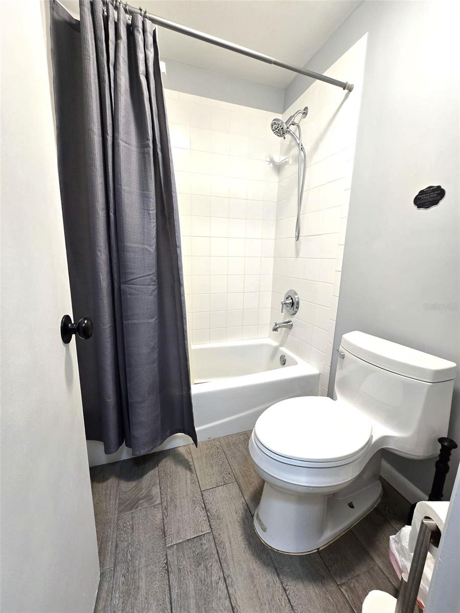 111 Oak Lee Dr Property Photo 16
