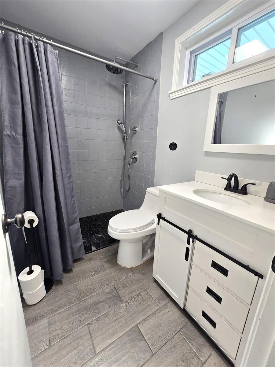 111 Oak Lee Dr Property Photo 17