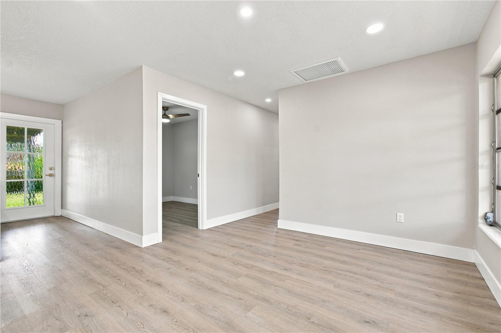 1250 Magnolia Dr Property Photo 4