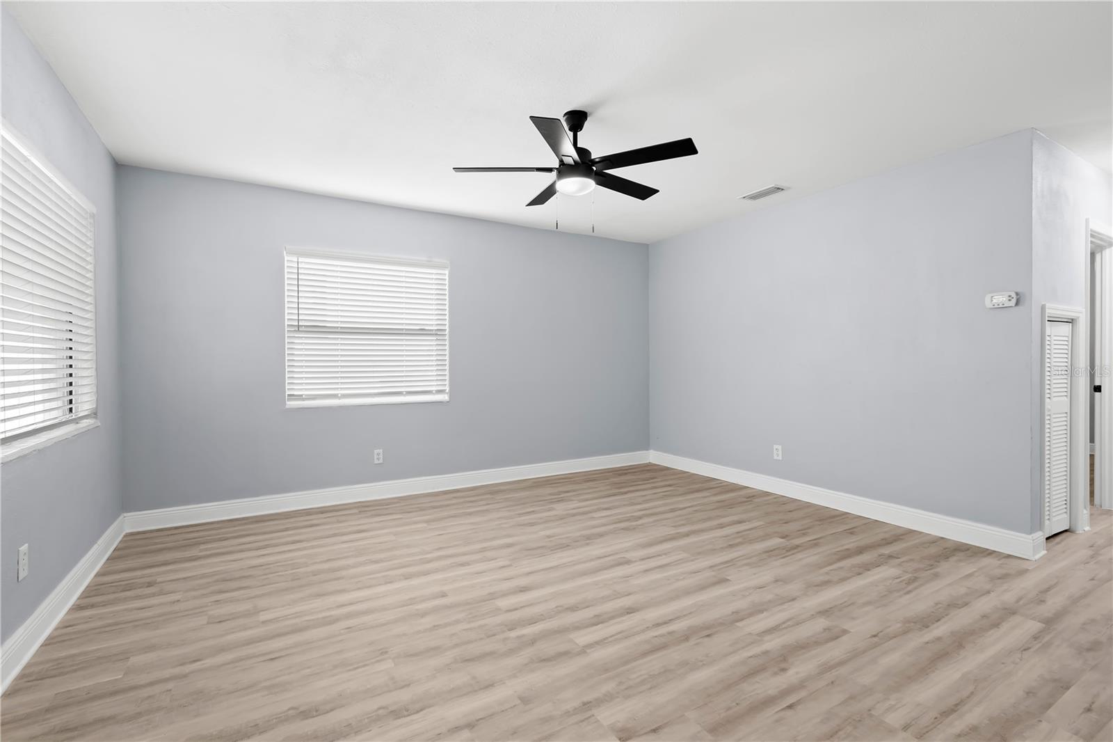 3921 W Gray St Property Photo 2
