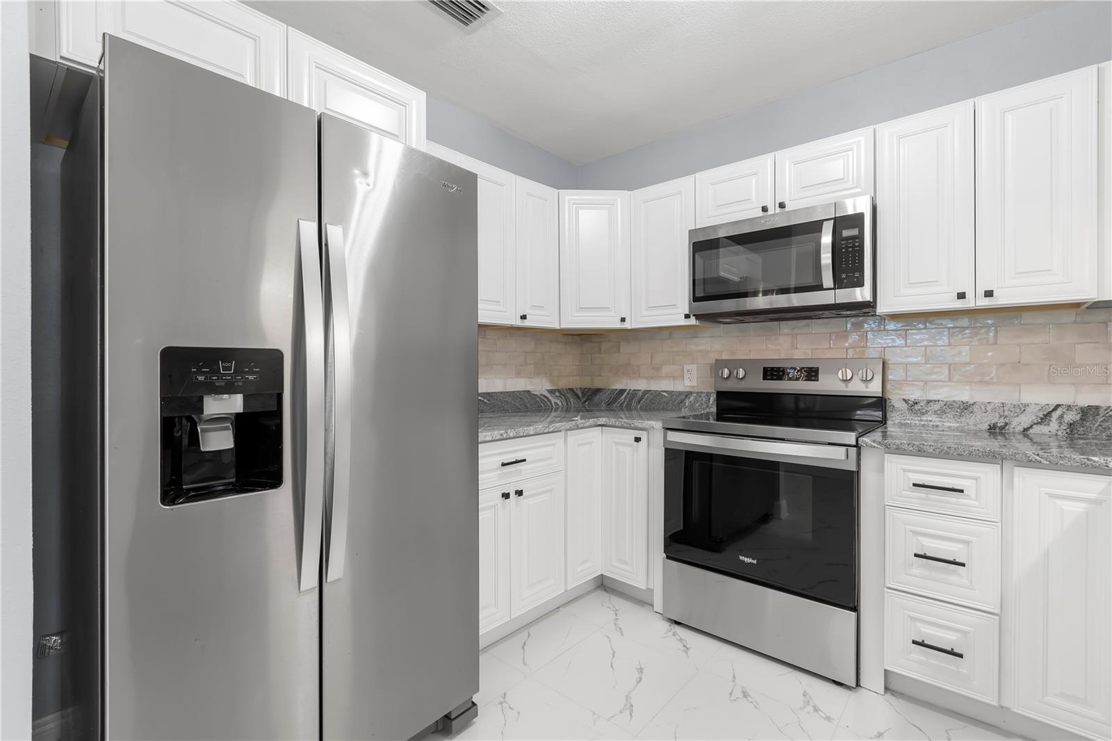 3921 W Gray St Property Photo 7