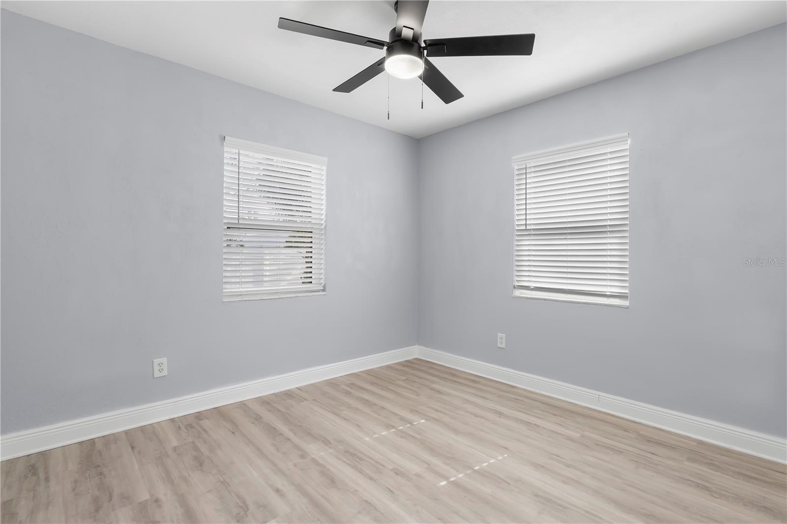 3921 W Gray St Property Photo 16