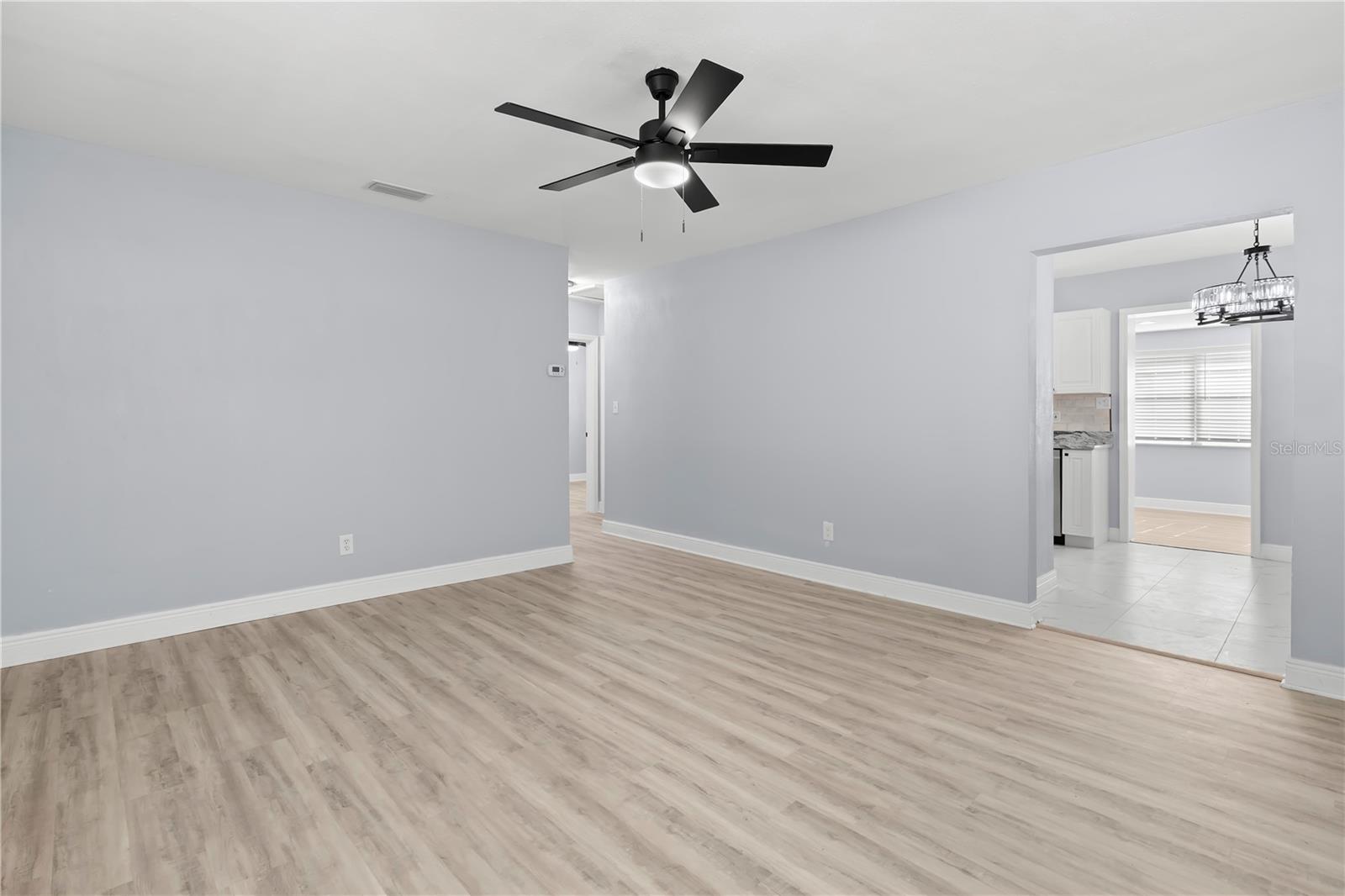 3921 W Gray St Property Photo 18