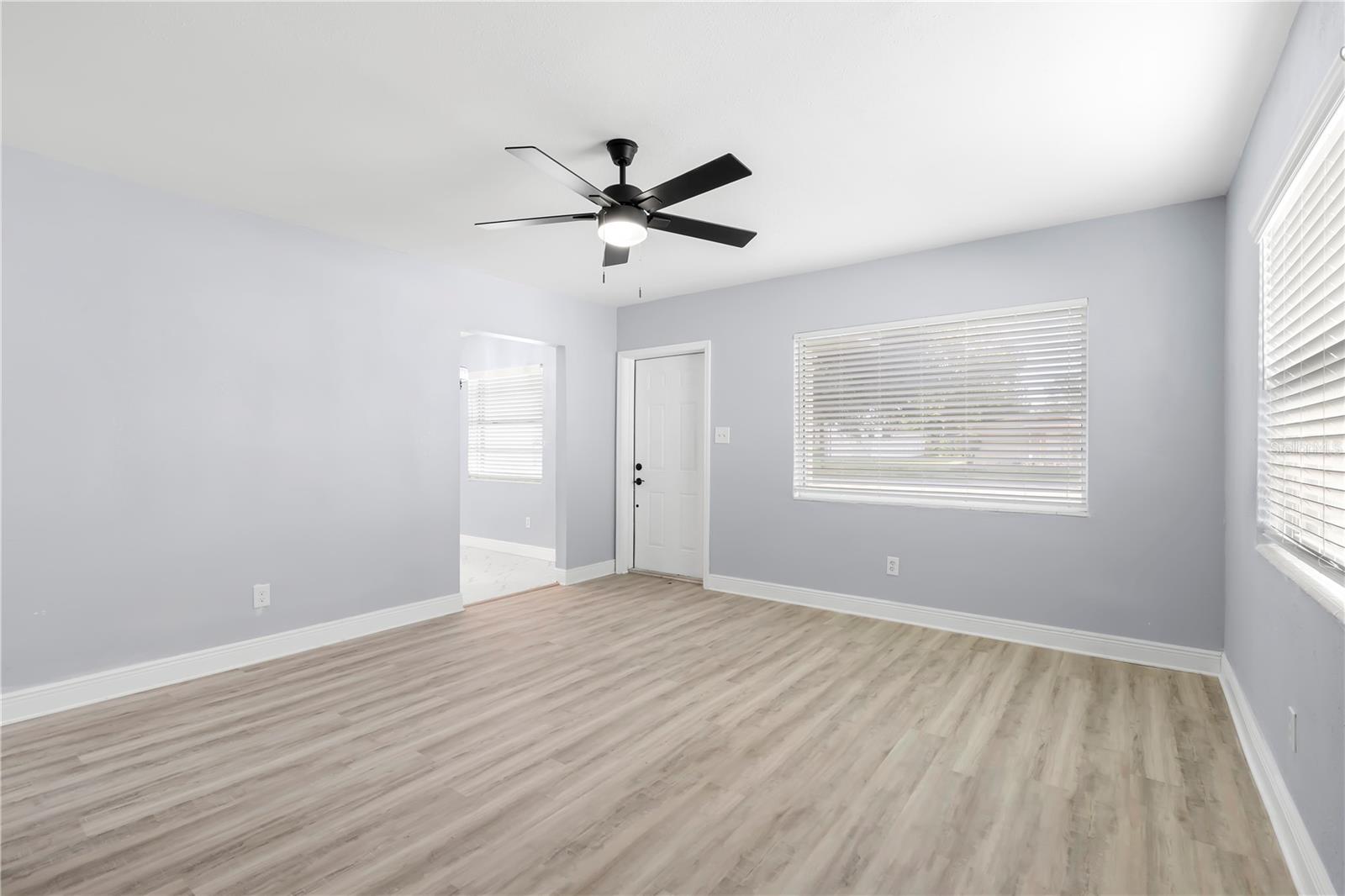 3921 W Gray St Property Photo 19