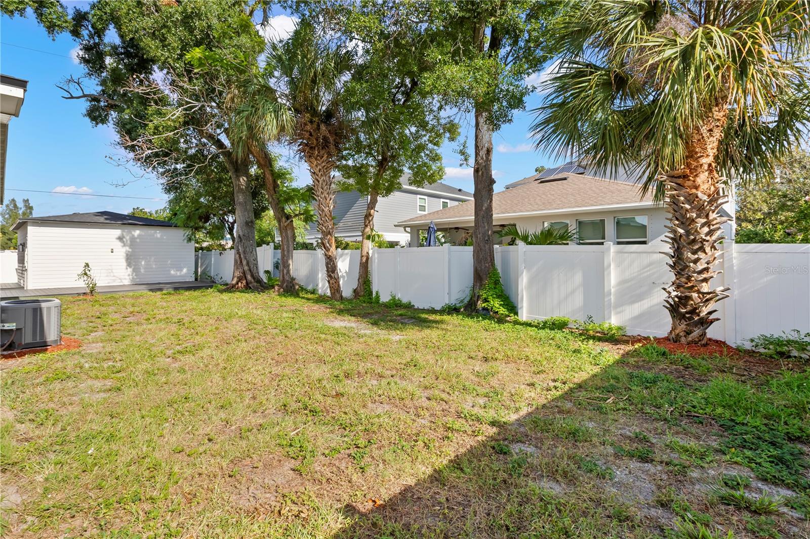 3921 W Gray St Property Photo 28