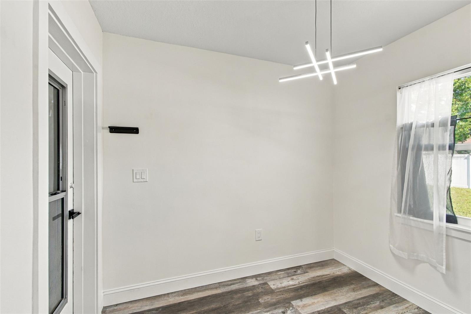 936 Lyndhurst St Property Photo 21