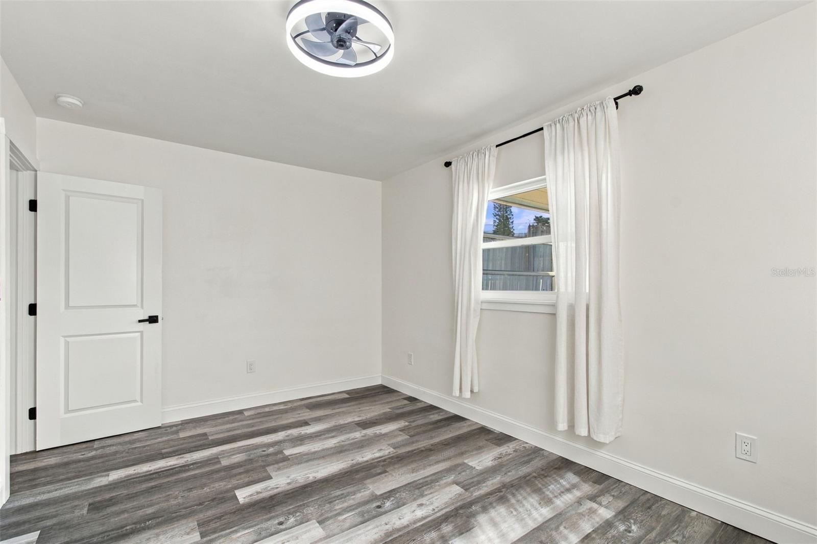936 Lyndhurst St Property Photo 35