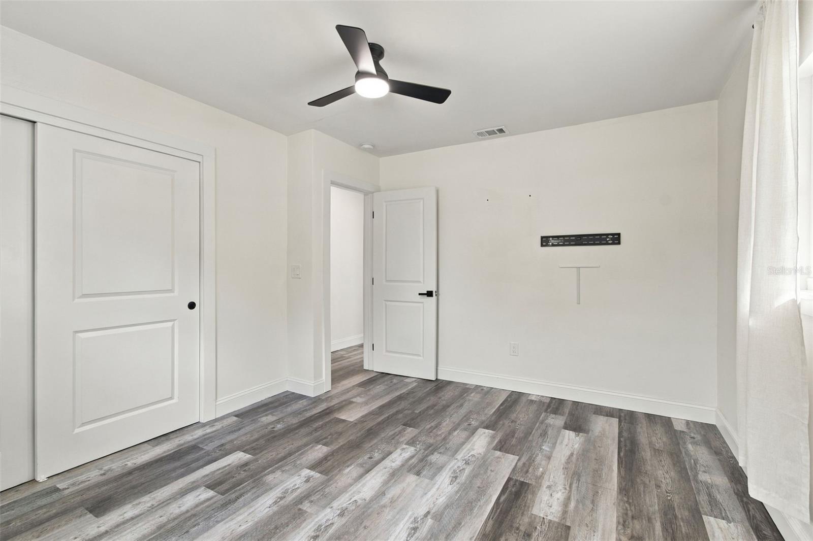 936 Lyndhurst St Property Photo 42