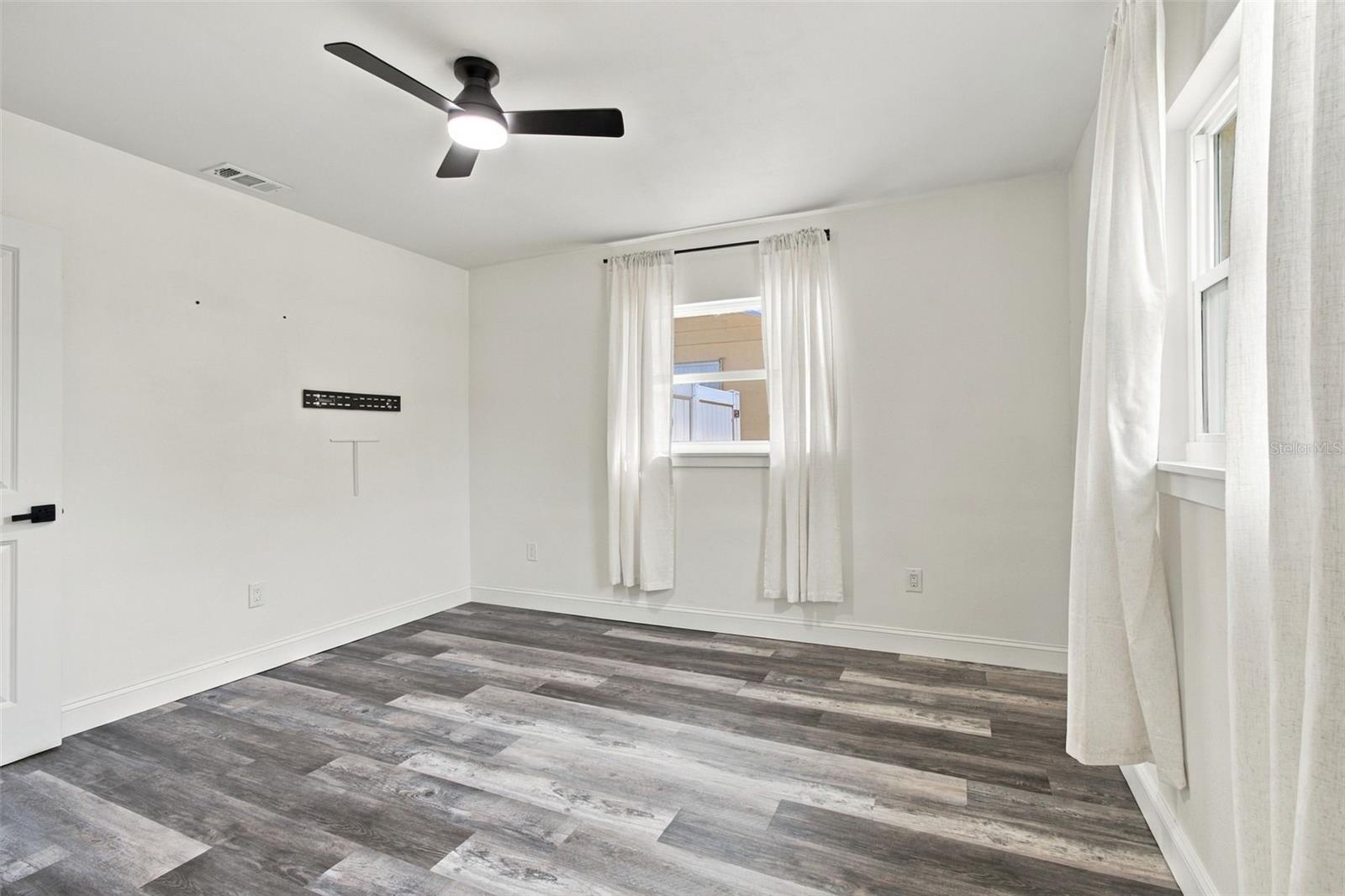 936 Lyndhurst St Property Photo 43