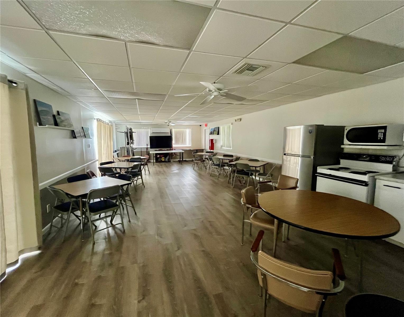 568 Midway Dr #b Property Photo 8