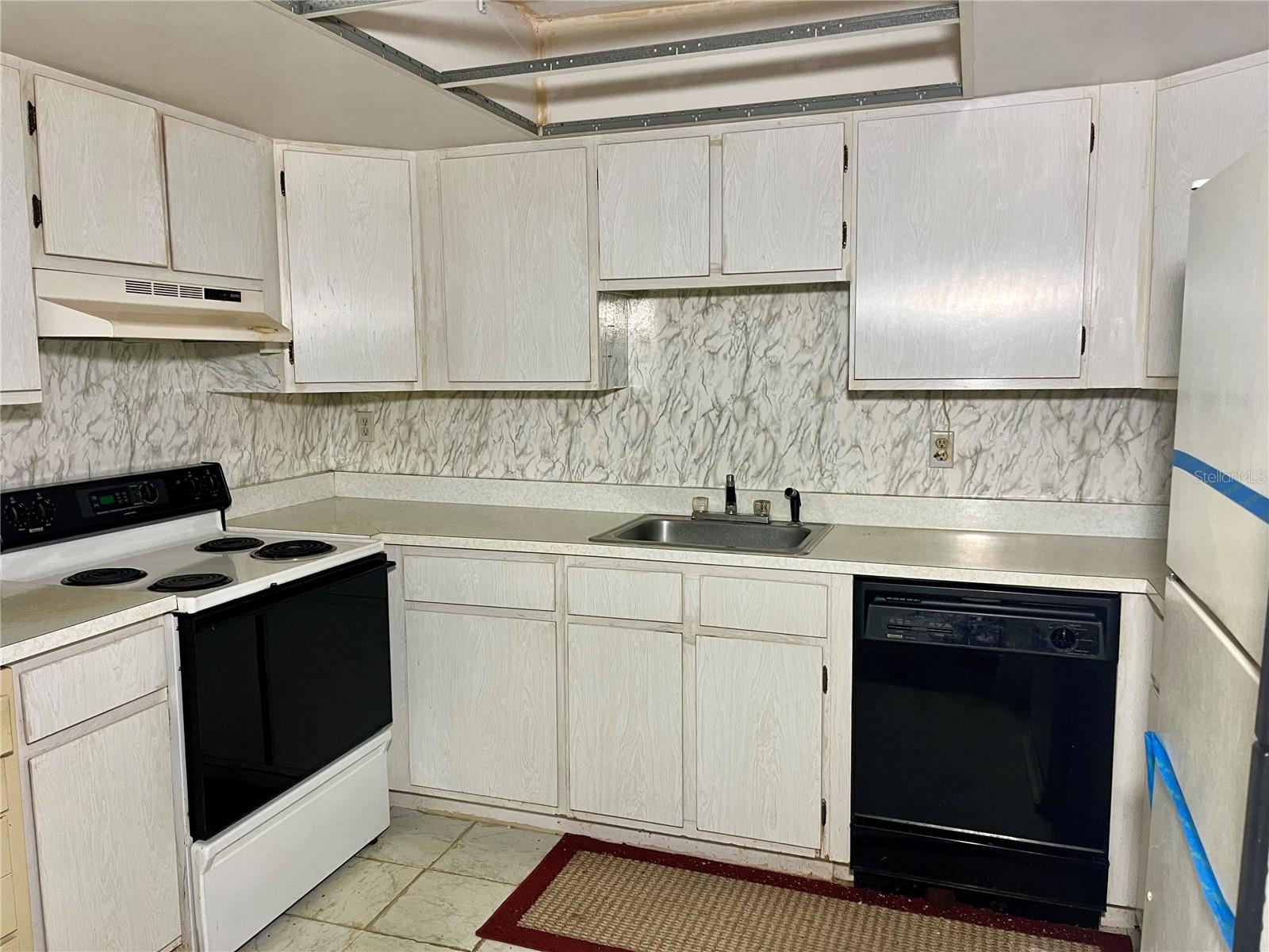 568 Midway Dr #b Property Photo 15