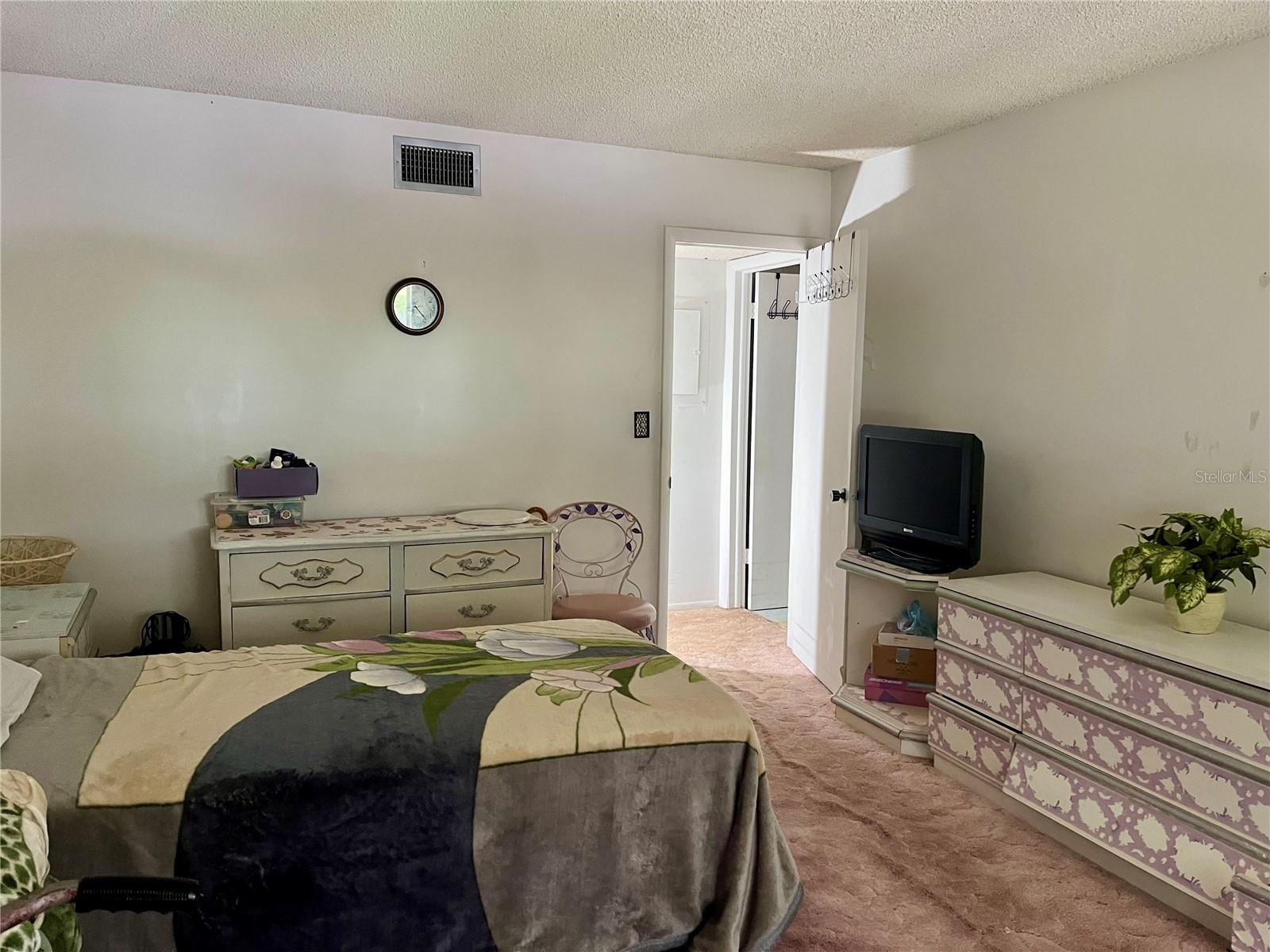 568 Midway Dr #b Property Photo 18