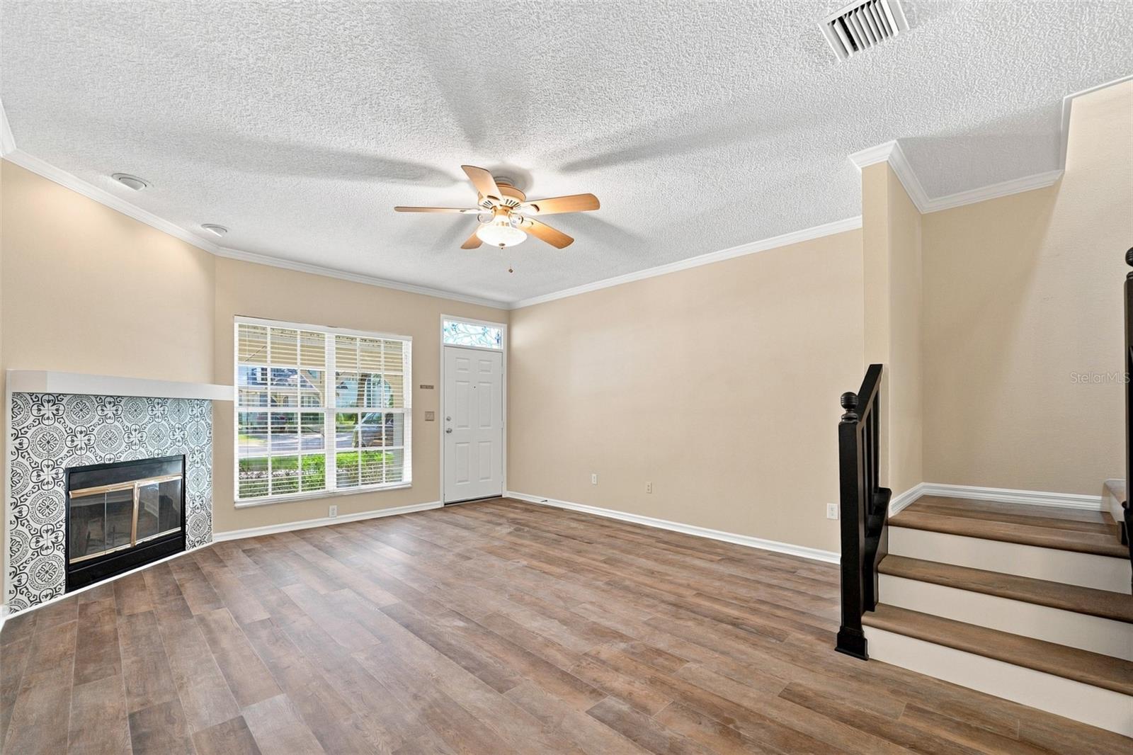 2725 Penzance St Property Photo 4