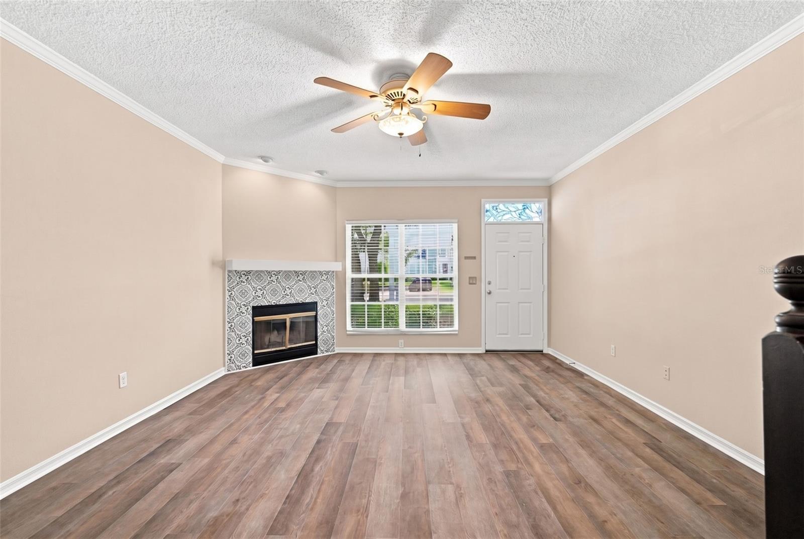 2725 Penzance St Property Photo 6