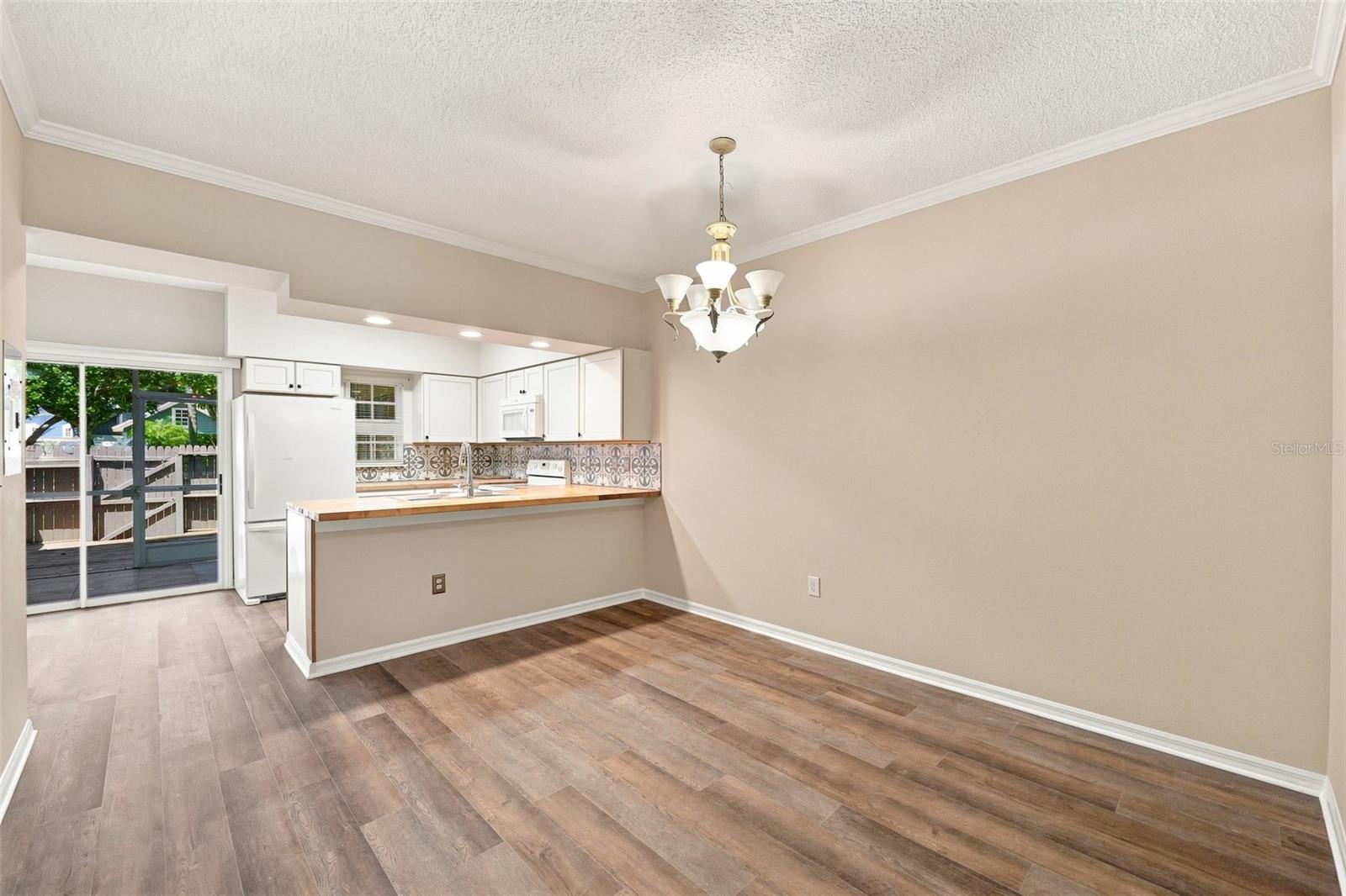 2725 Penzance St Property Photo 8