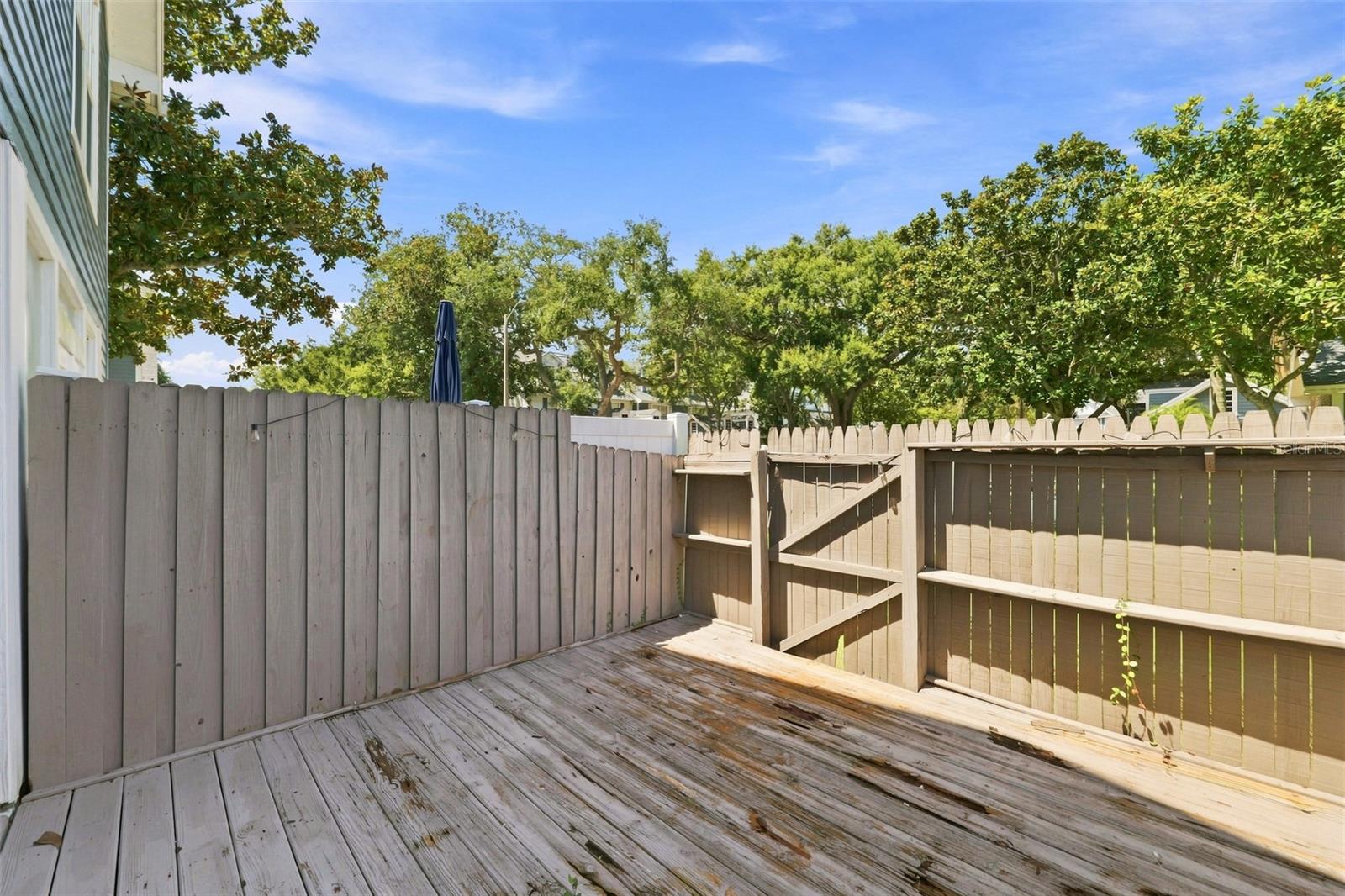 2725 Penzance St Property Photo 10