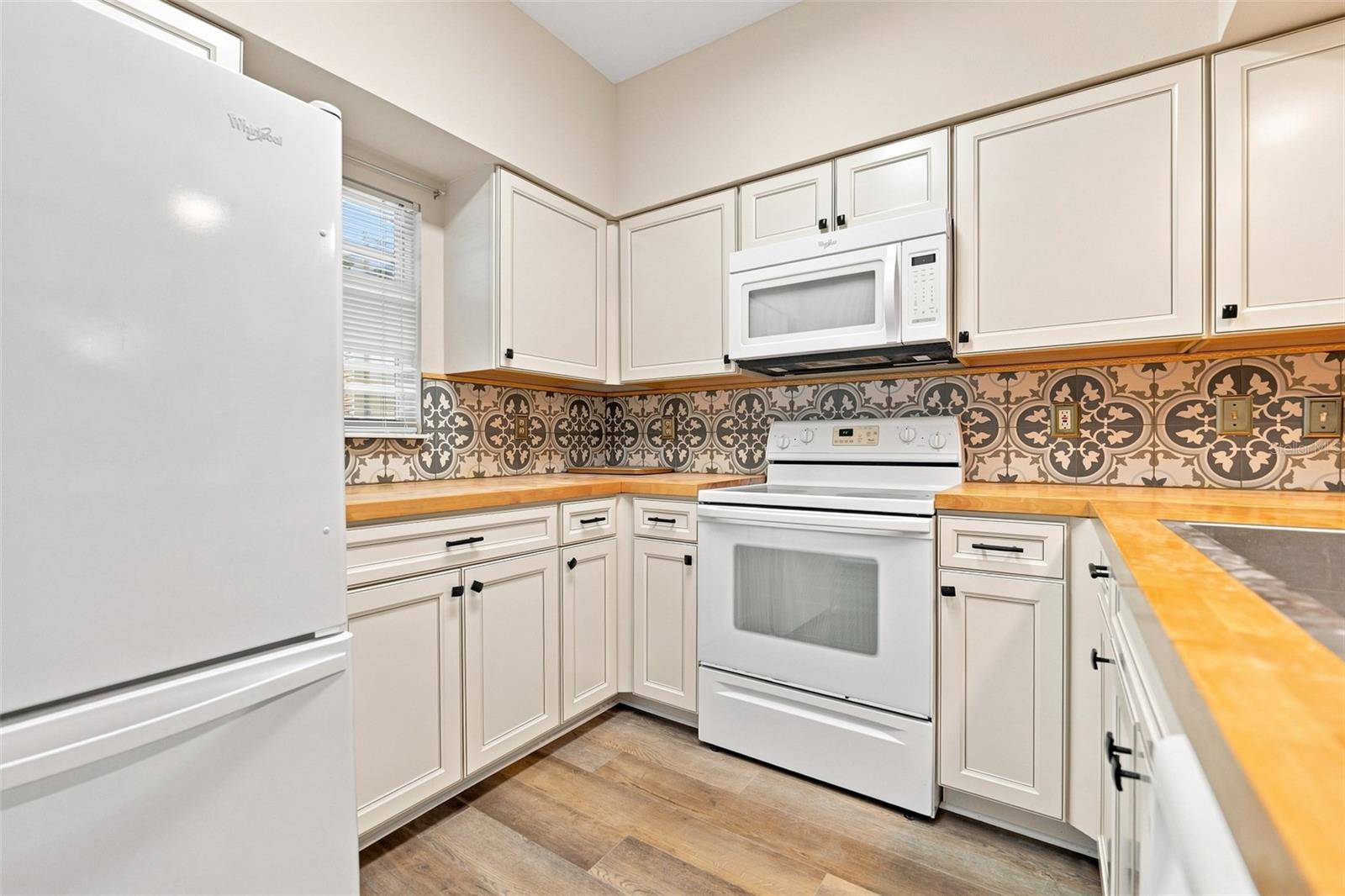 2725 Penzance St Property Photo 12