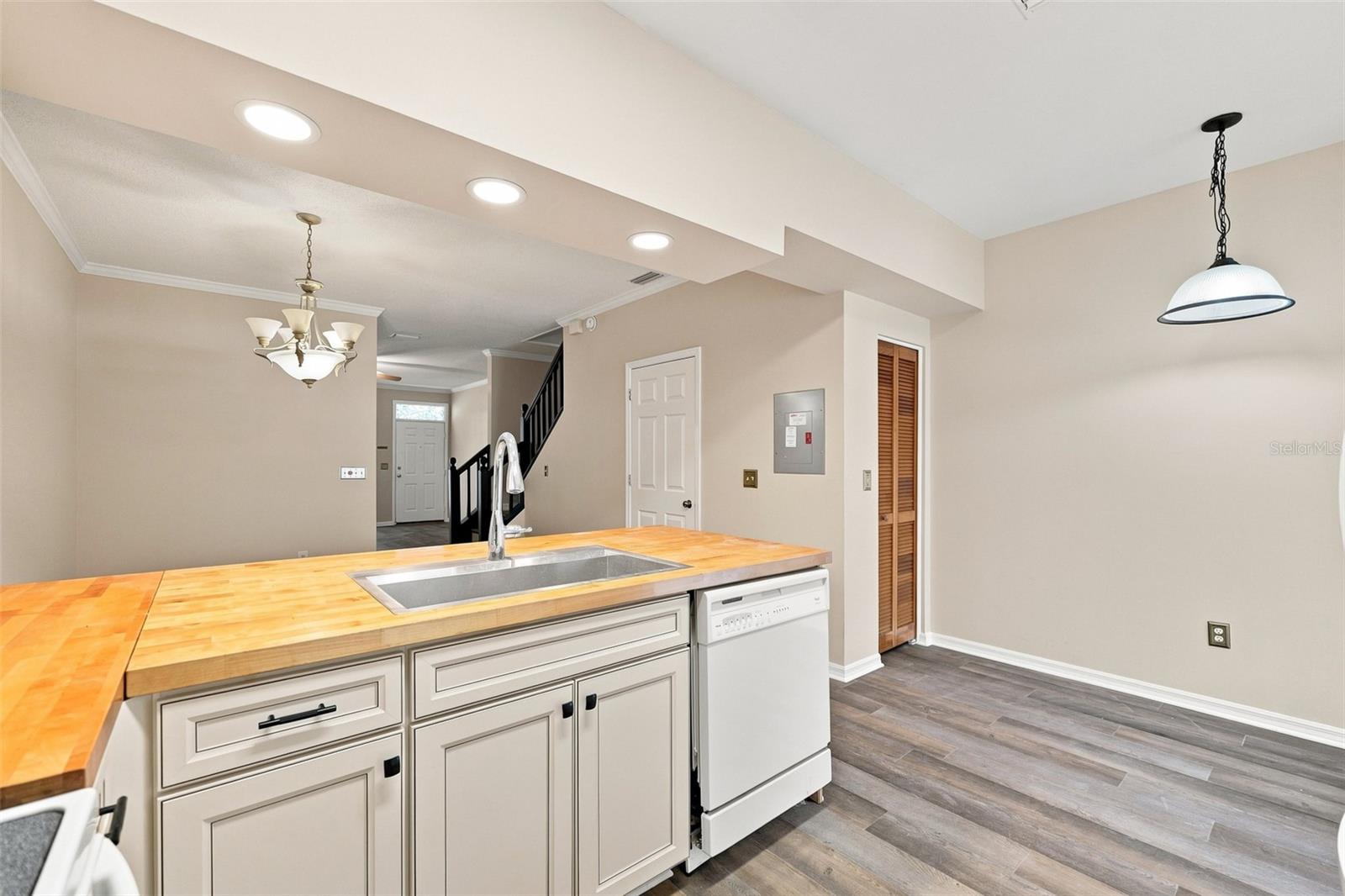 2725 Penzance St Property Photo 13