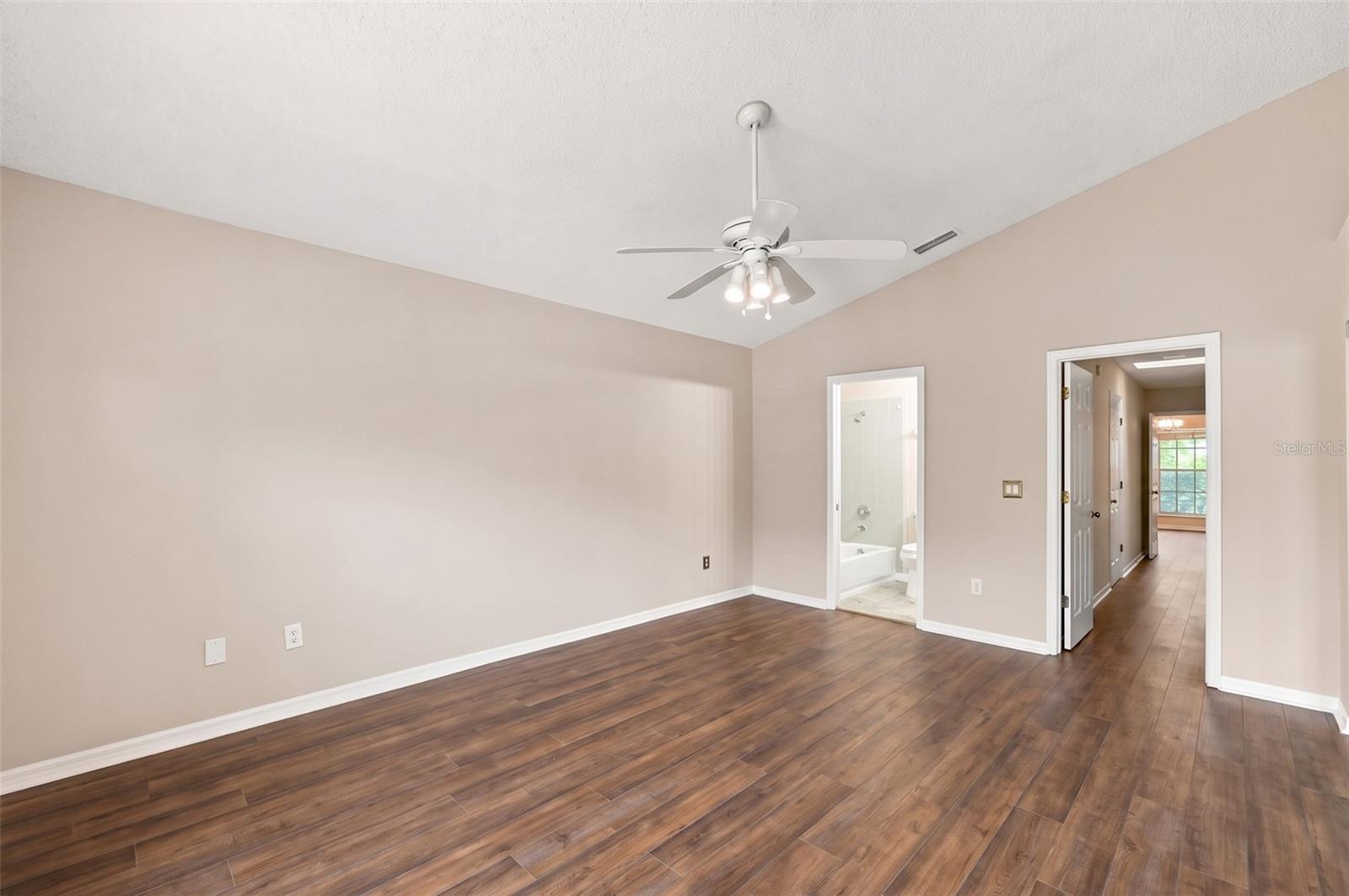 2725 Penzance St Property Photo 17