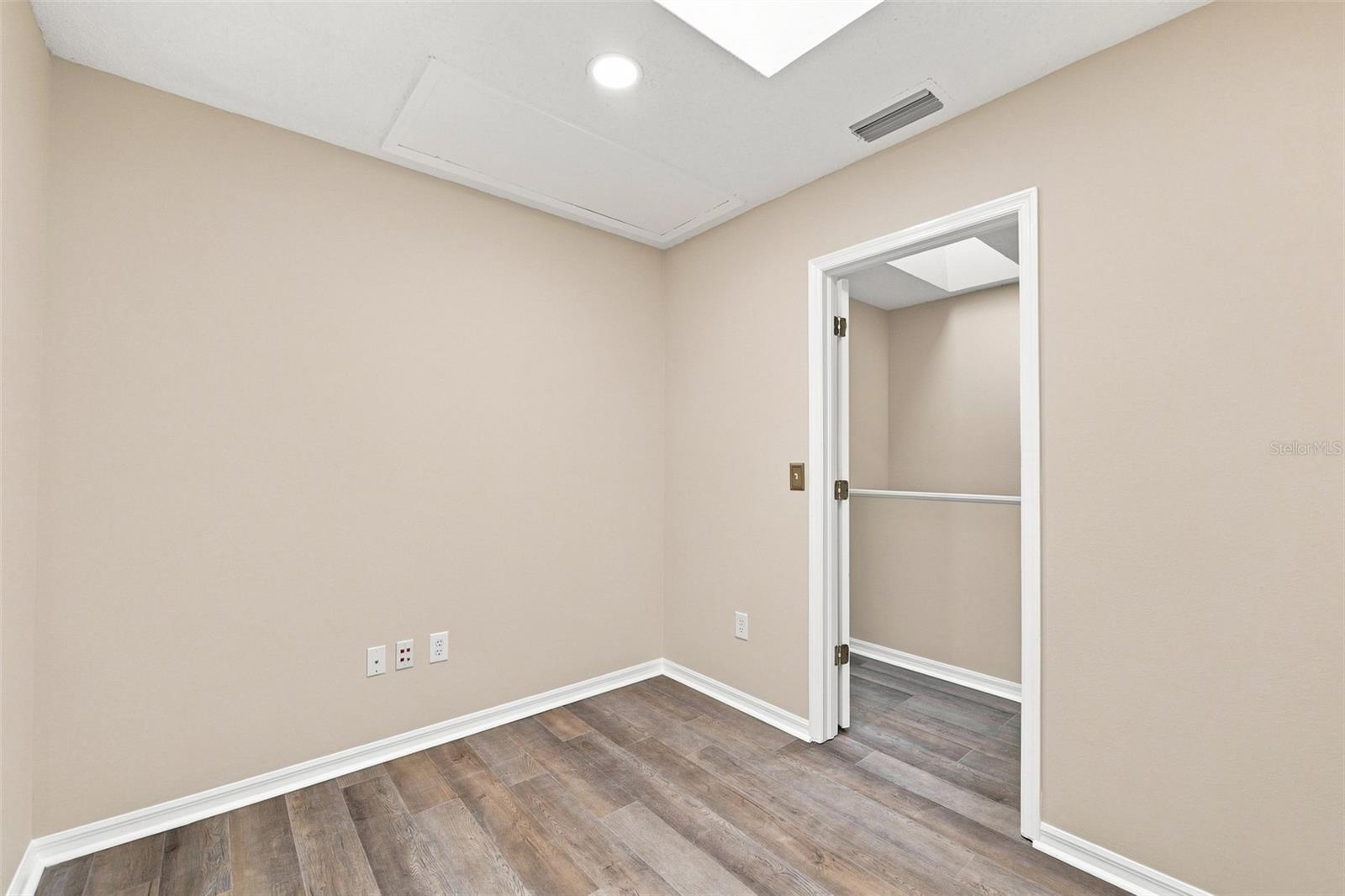 2725 Penzance St Property Photo 22