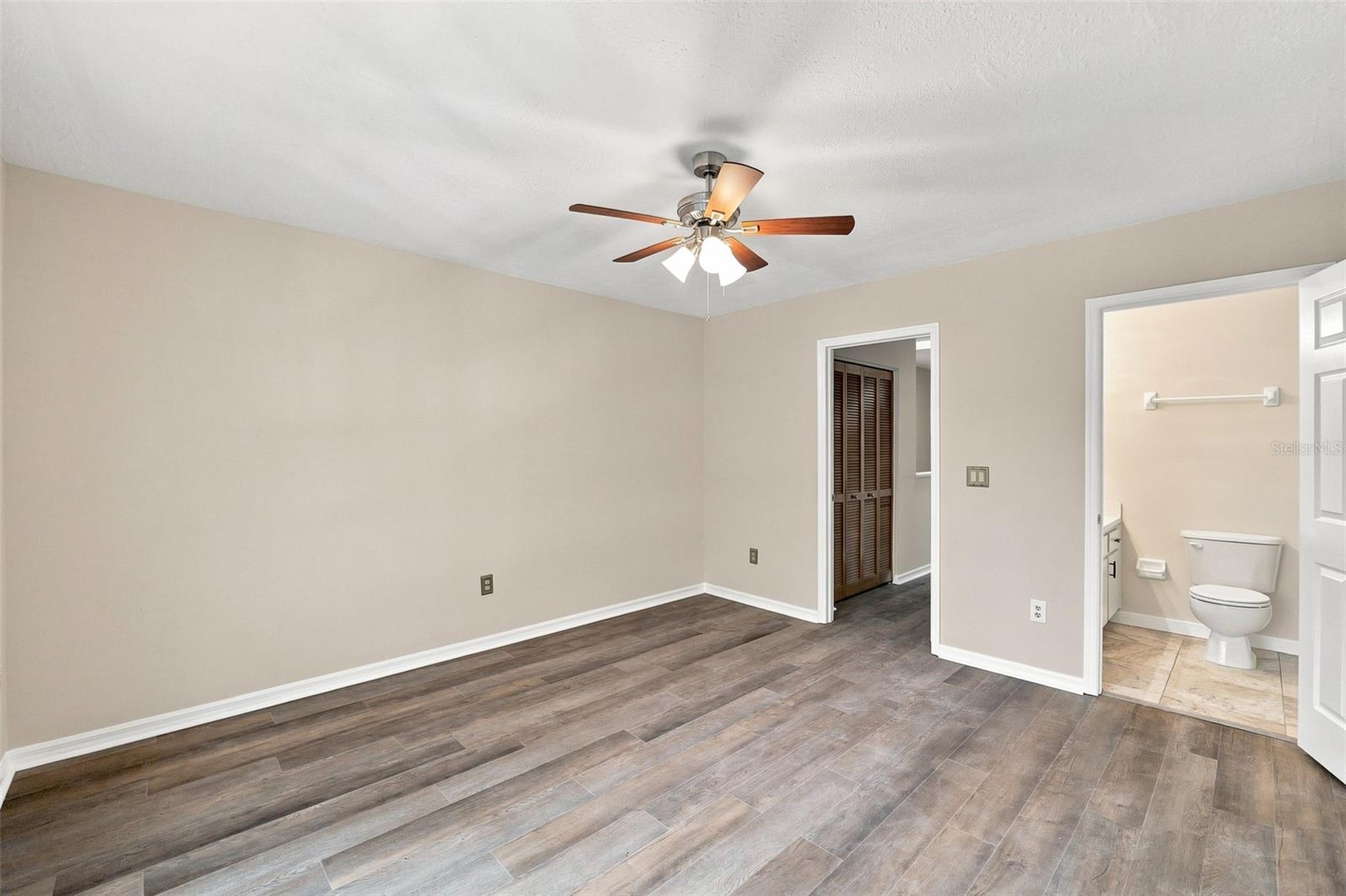 2725 Penzance St Property Photo 23