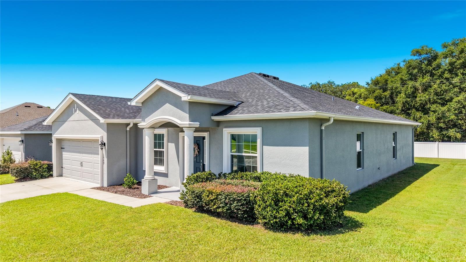 1069 Sandpiper Loop Property Photo 4