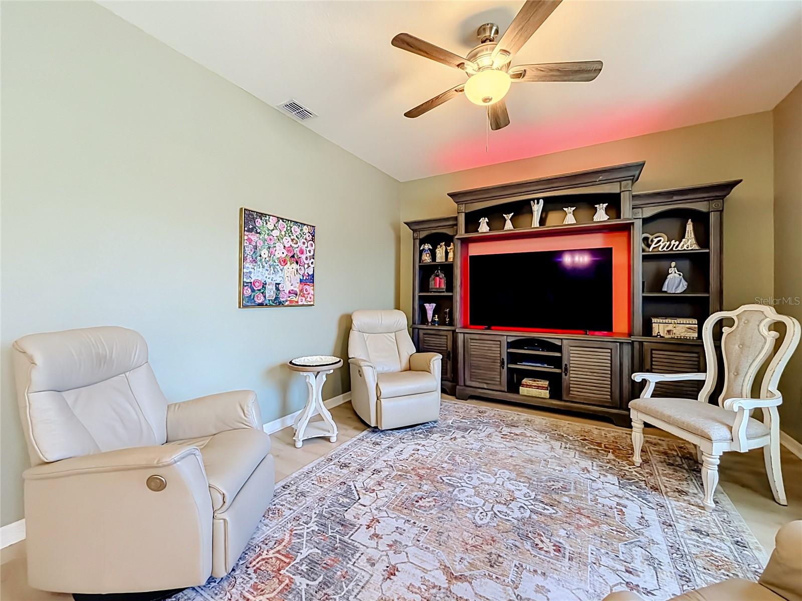1069 Sandpiper Loop Property Photo 8
