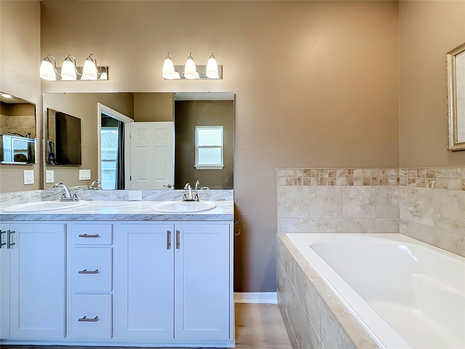 1069 Sandpiper Loop Property Photo 42