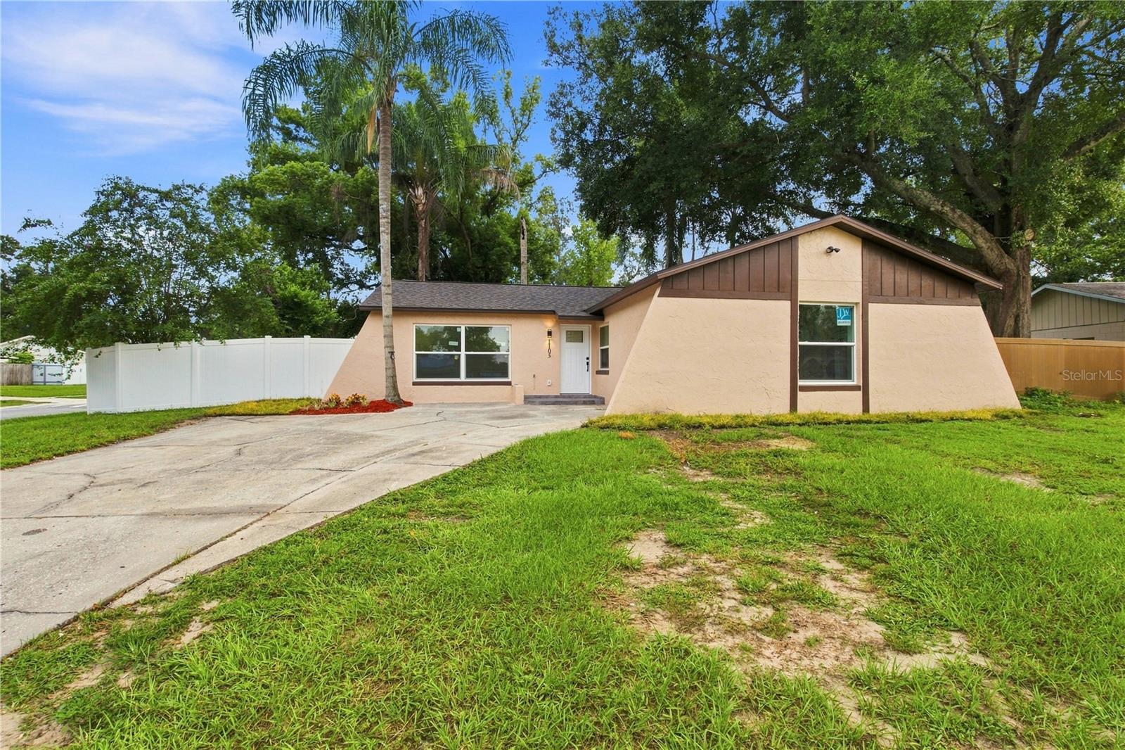 1105 Park St Property Photo 2