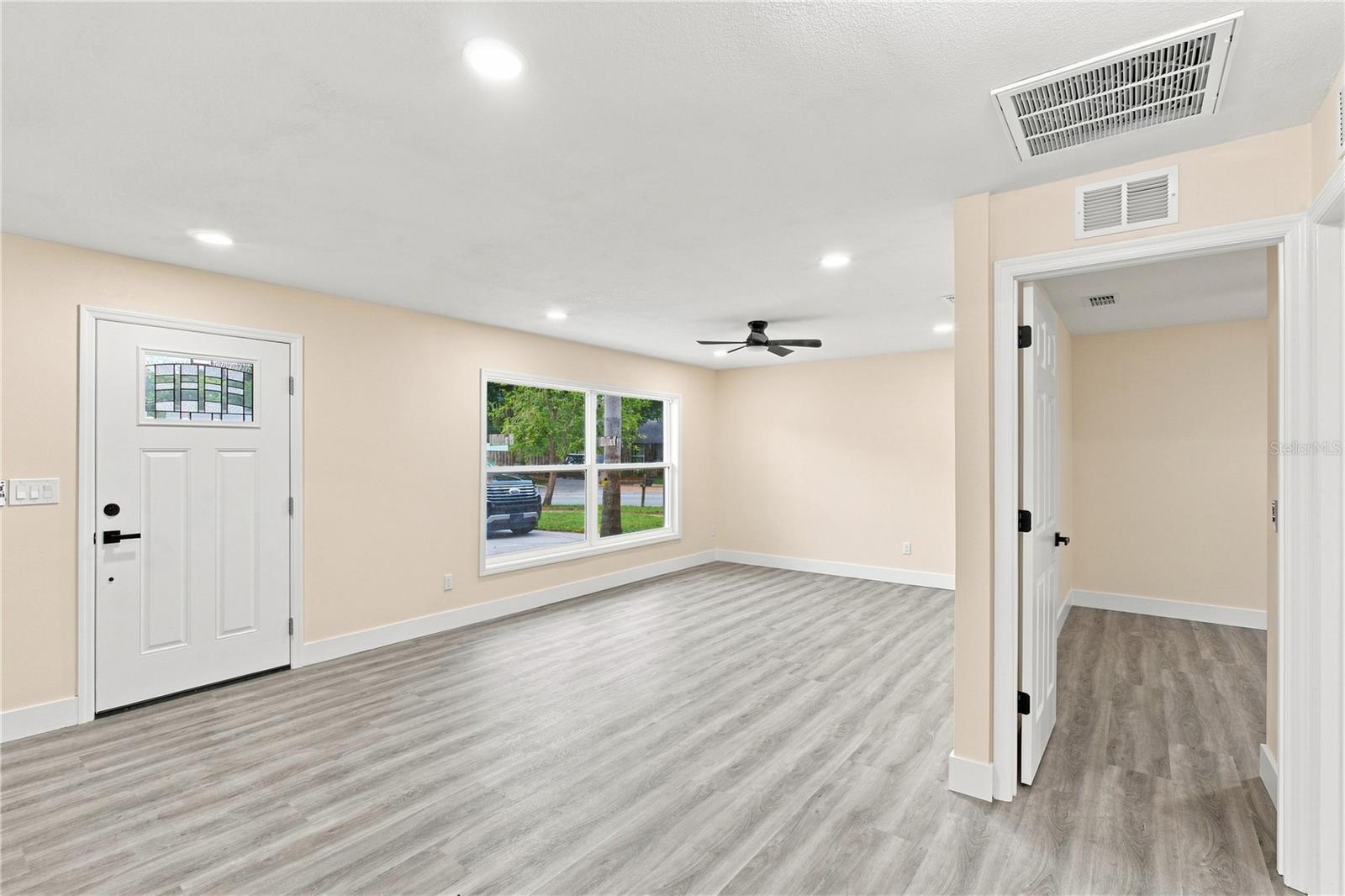 1105 Park St Property Photo 3
