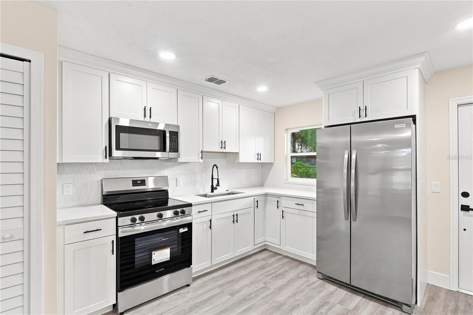 1105 Park St Property Photo 6