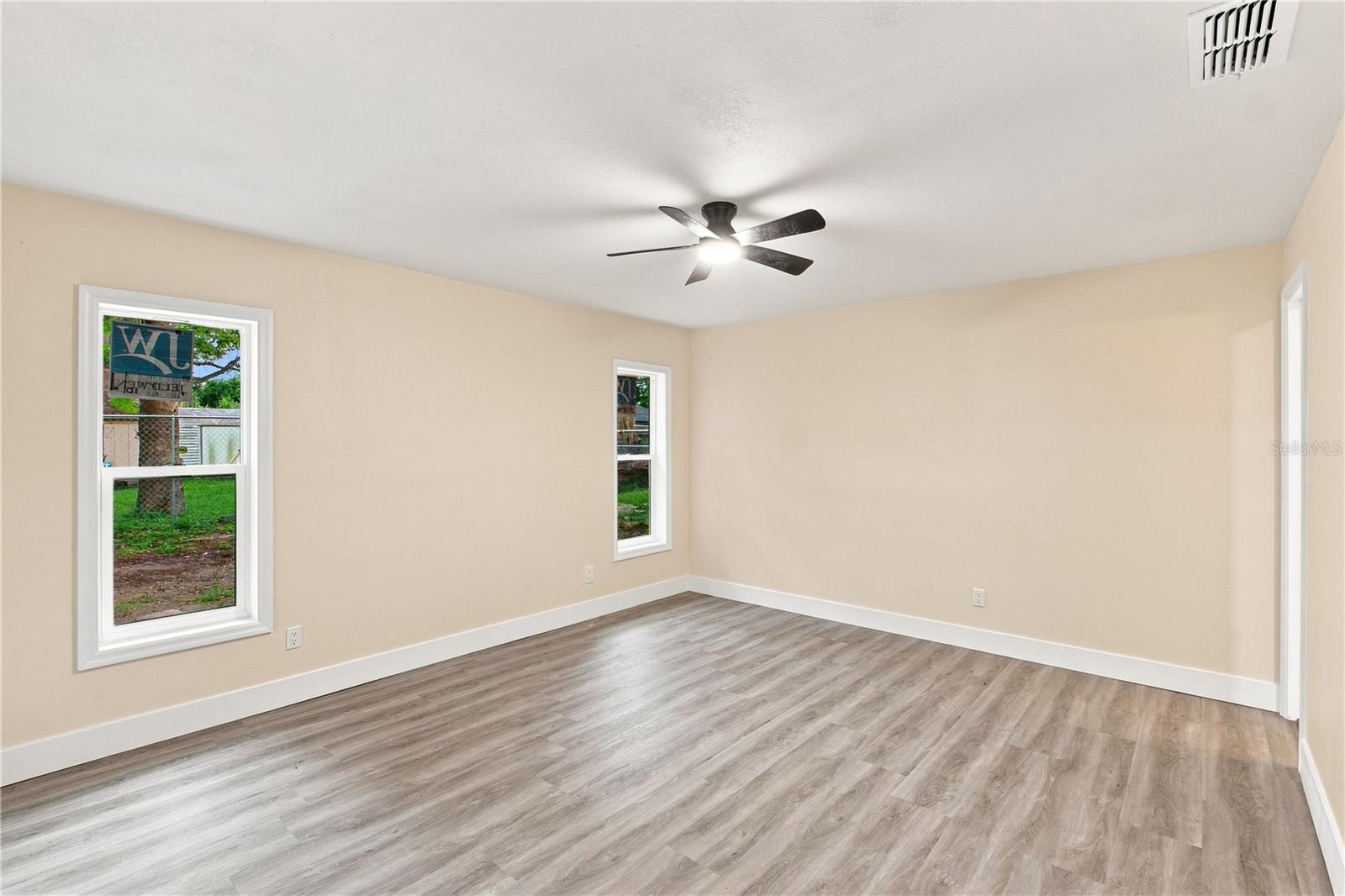 1105 Park St Property Photo 7