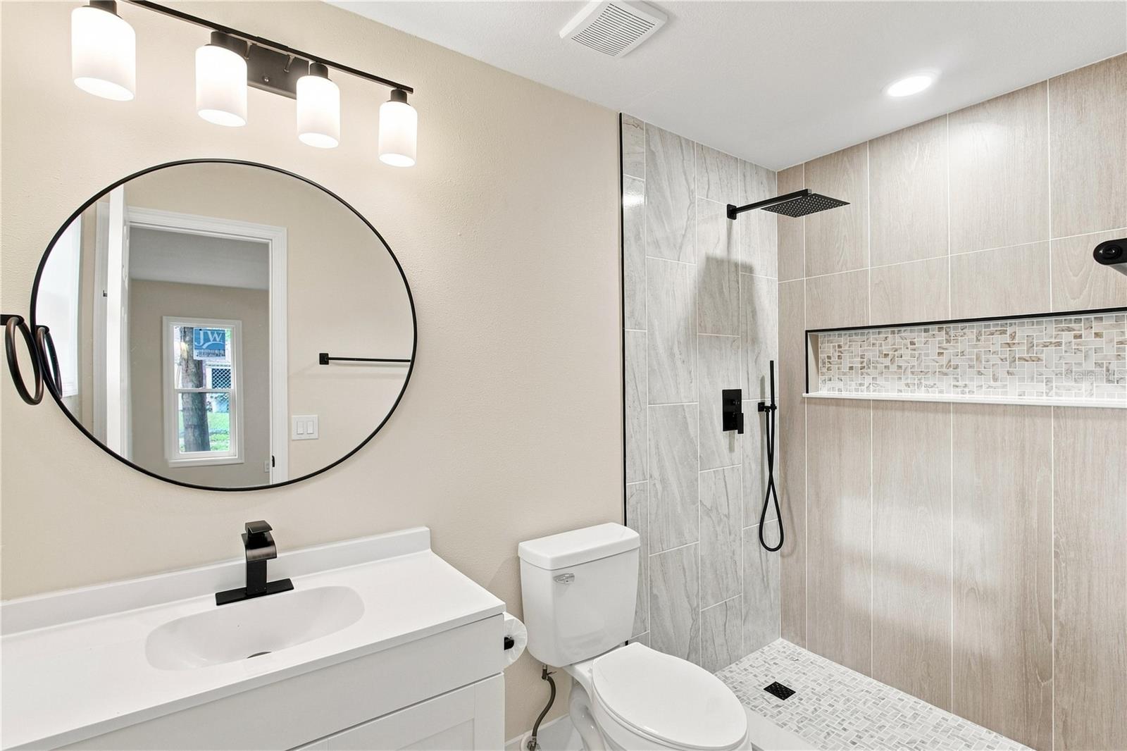 1105 Park St Property Photo 8
