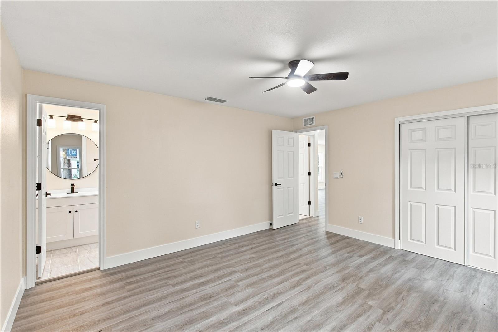 1105 Park St Property Photo 9