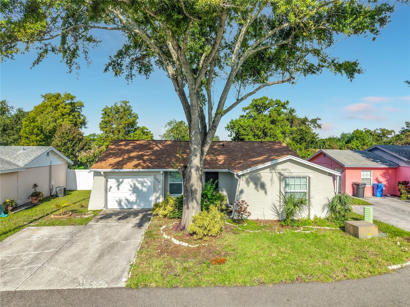 7606 WOODLAND OAKS CT Property Photo 1