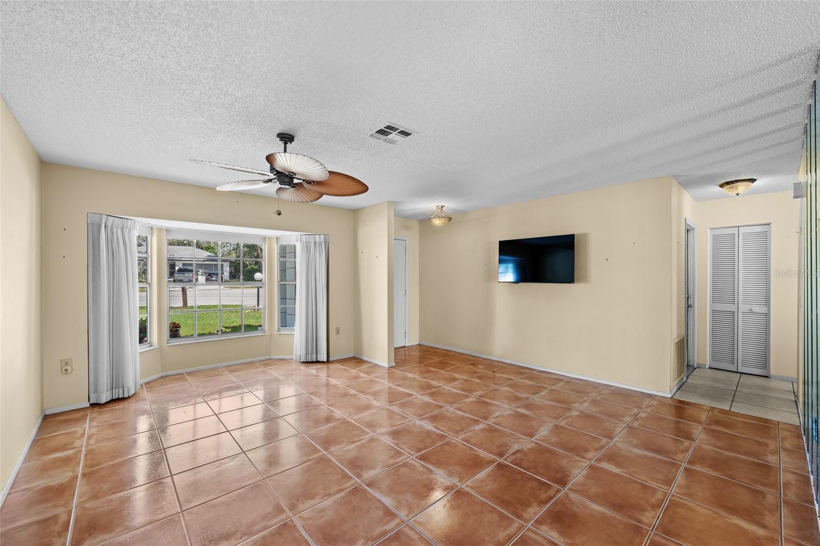 8643 Gold Pine Dr Property Photo 3
