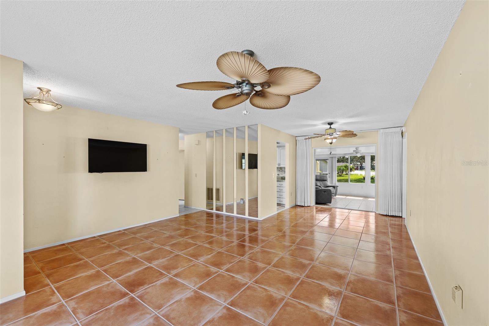 8643 Gold Pine Dr Property Photo 5