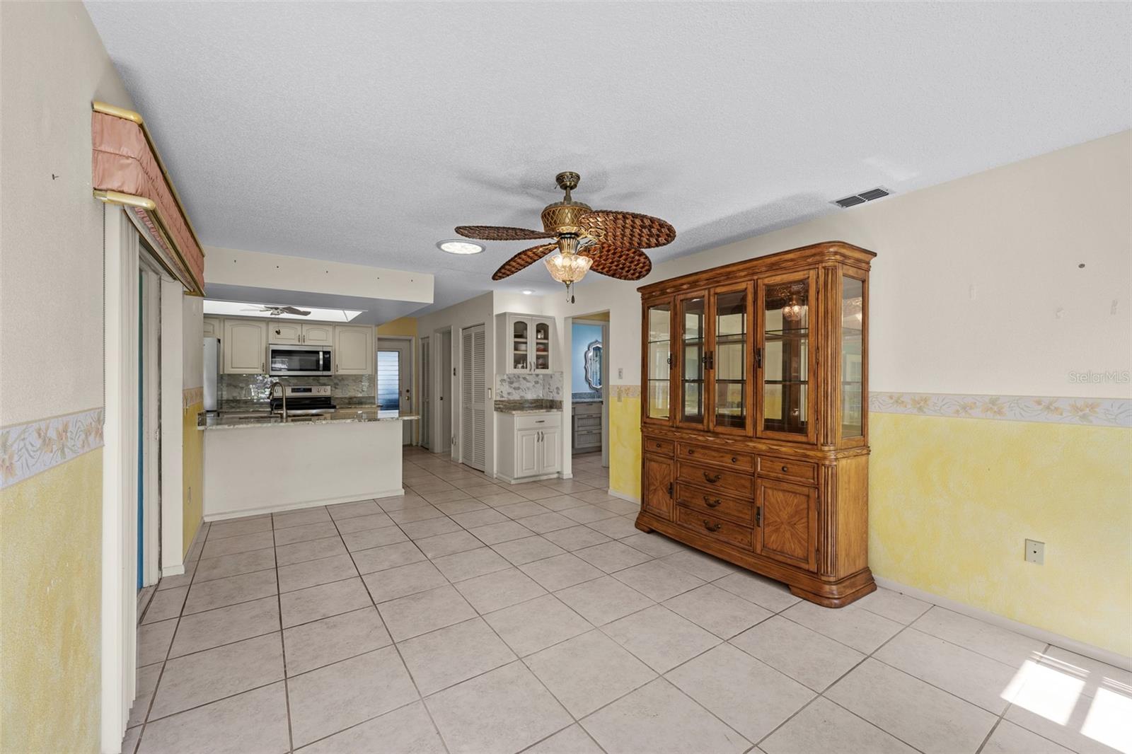 8643 Gold Pine Dr Property Photo 12