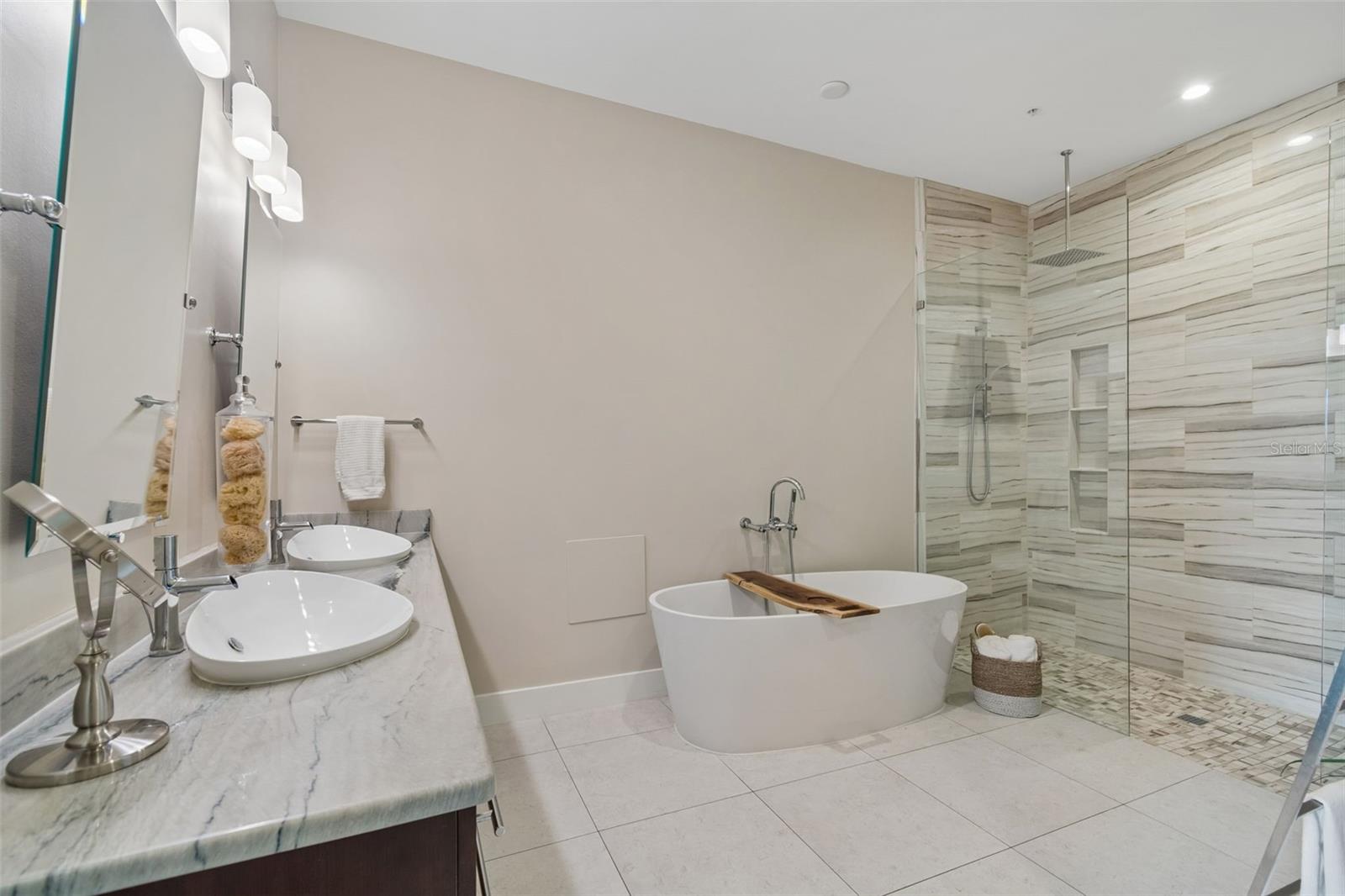 91 Davis Blvd #301 Property Photo 38