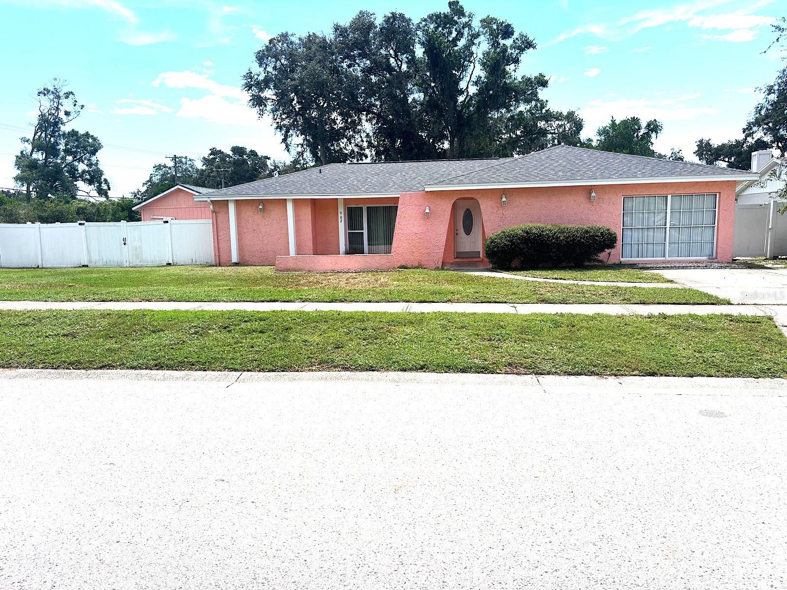 902 Samy Dr Property Photo 1