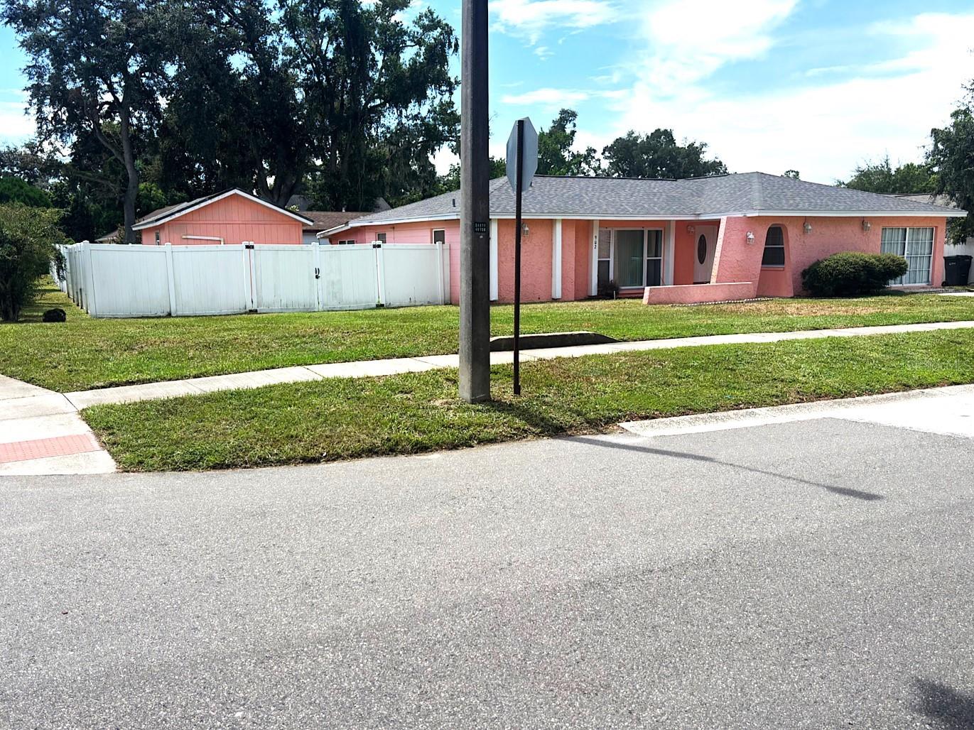 902 Samy Dr Property Photo 3