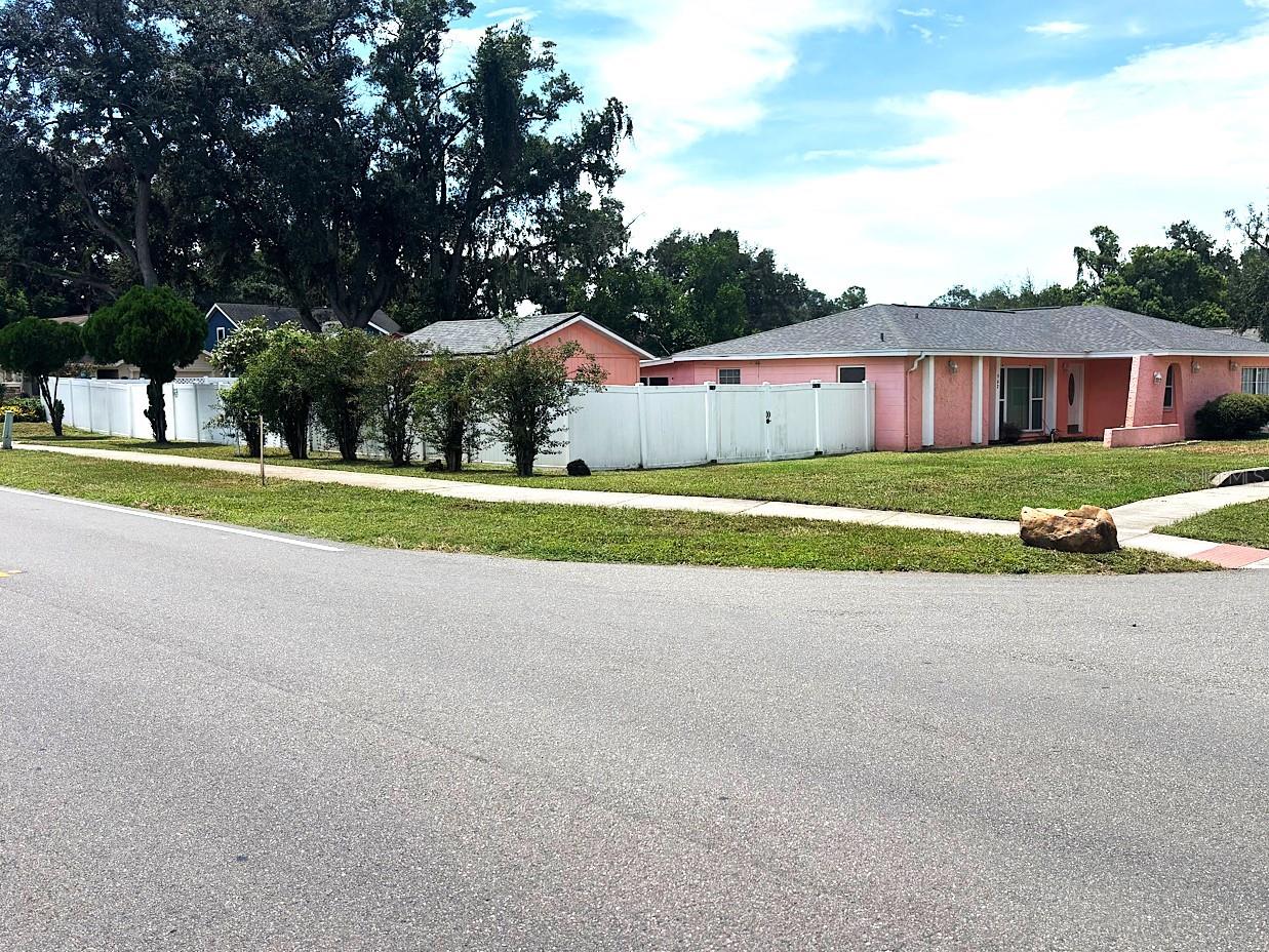 902 Samy Dr Property Photo 4