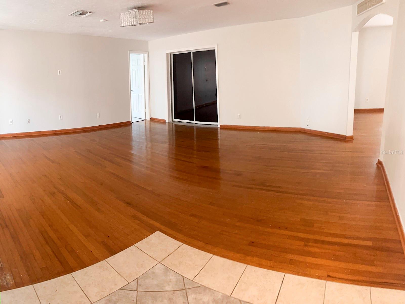 902 Samy Dr Property Photo 8
