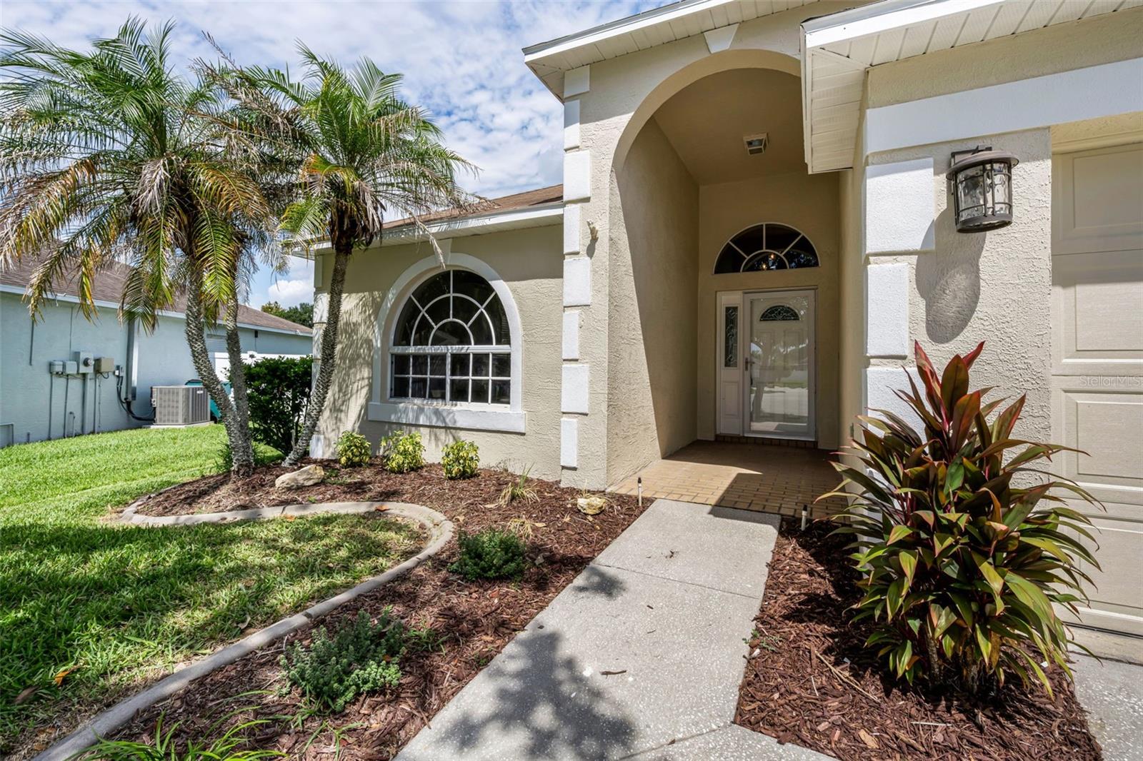 25427 Seven Rivers Cir Property Photo 4