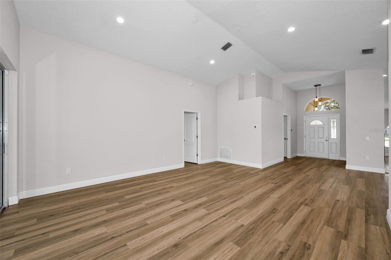 25427 Seven Rivers Cir Property Photo 7