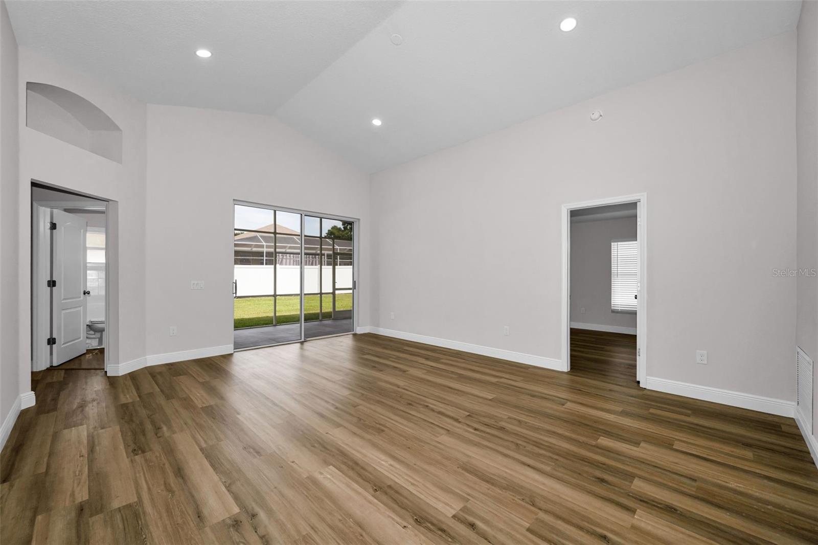 25427 Seven Rivers Cir Property Photo 9