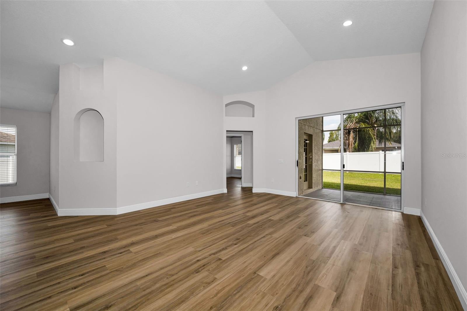 25427 Seven Rivers Cir Property Photo 11