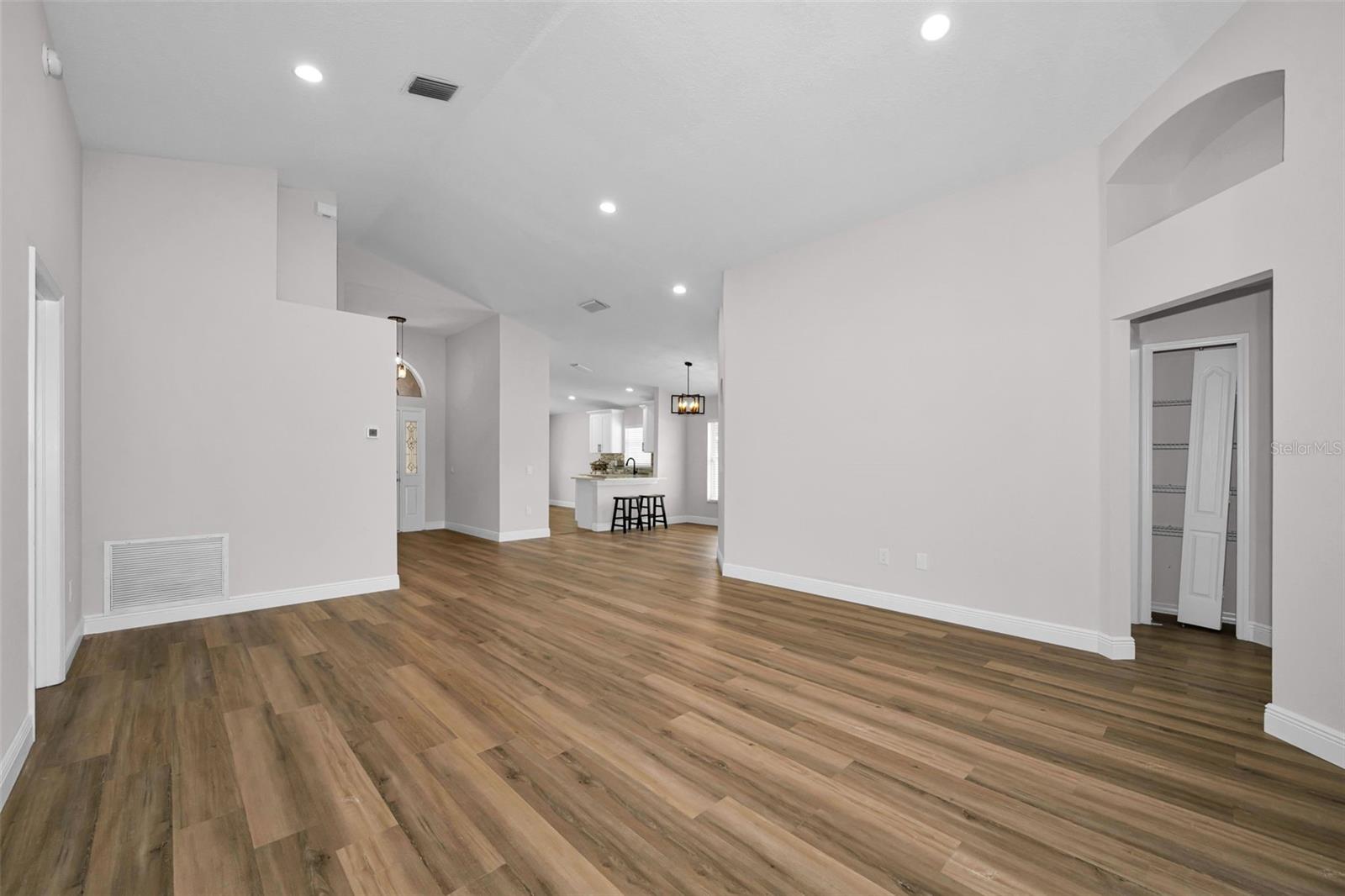 25427 Seven Rivers Cir Property Photo 13