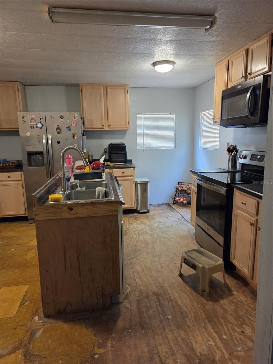 1607 Twin Lakes Blvd Property Photo 8